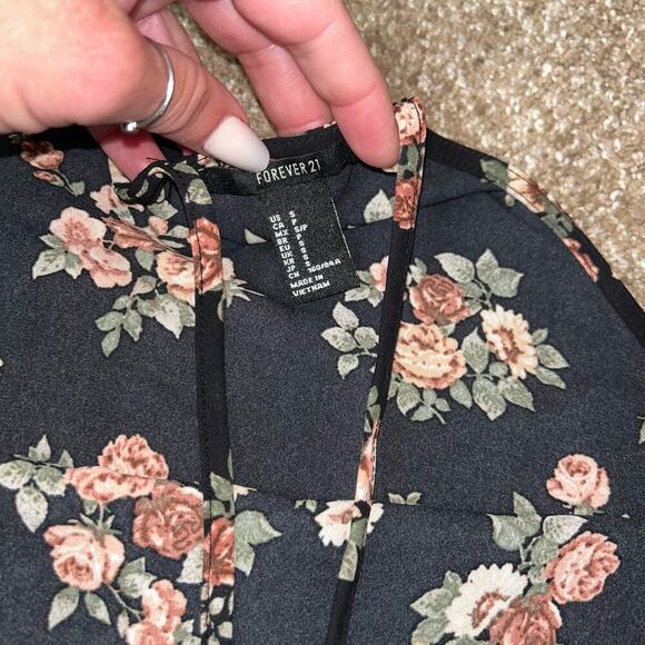 💋Bundle 4 items for $20. Add items💋 to a bundle3 - Picture 5 of 8